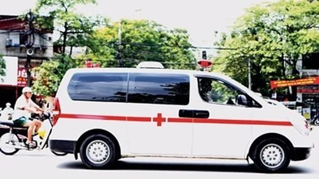 Xe cứu thương chở bệnh nhân hấp hối thu 2,4 triệu đồng cho 12km