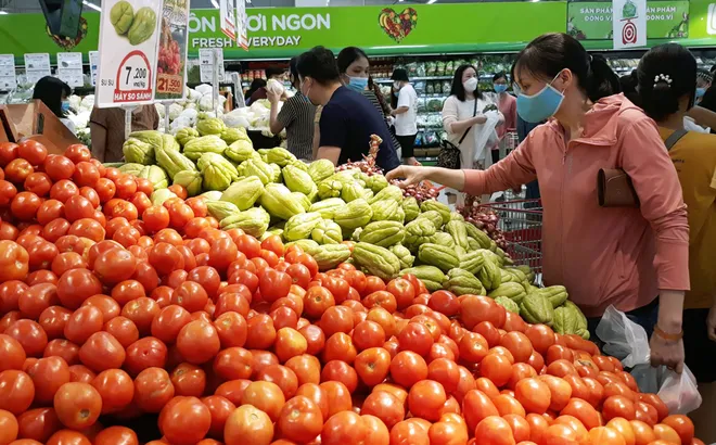 Chặn tình trạng tăng giá hàng hóa kiểu "té nước" theo lương