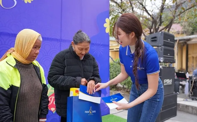 Hoa hậu Lan Anh cùng thẩm mỹ viện Ngọc Dung “Mang xuân về” đến những mảnh đời kém may mắn