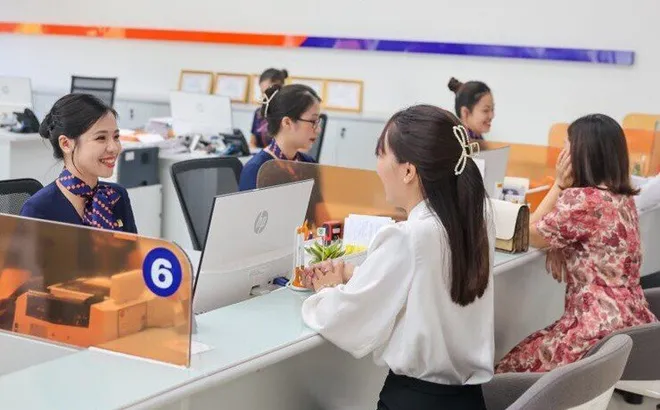 Lãi suất tiết kiệm tiếp tục giảm mạnh, ngân hàng nào đang có mức lãi cao nhất?