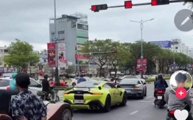 Dàn siêu xe của đại gia ngành thẩm mỹ ngang nhiên vượt đèn đỏ tại Đà Nẵng