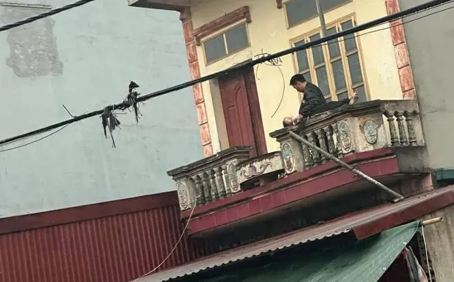 Thanh niên nghi ngáo đá dùng dao khống chế cháu bé ở Bắc Ninh