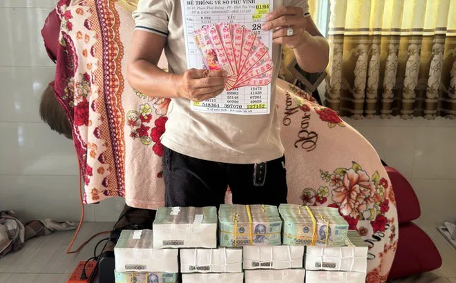 Đi thăm bệnh, người đàn ông mua vé số trúng 7 tờ giải đặc biệt