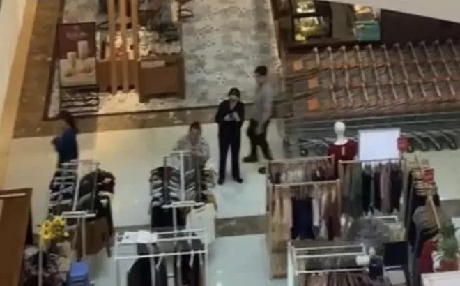 Thêm người rơi lầu ở Vạn Hạnh Mall, nạn nhân là nam thanh niên