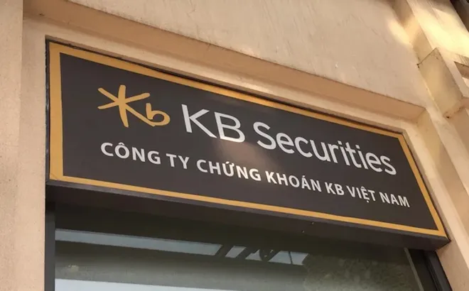 Phạt tiền, đình chỉ giao dịch loạt công ty chứng khoán, quản lý quỹ