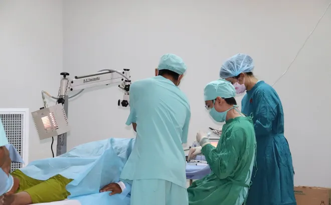 TP.HCM mở 6 kênh phản ánh y tế: Đường dây nóng, tố cáo 'vẽ bệnh', thủ tục online...