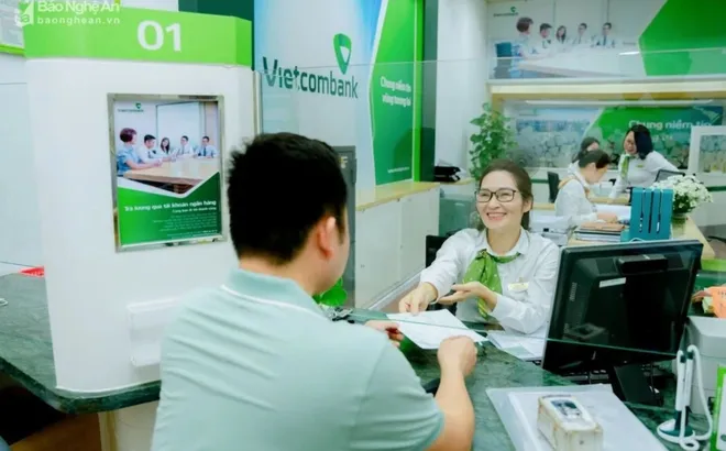 Tín dụng bứt tốc, liệu các ngân hàng có đang hy sinh sức khỏe tài chính dài hạn?
