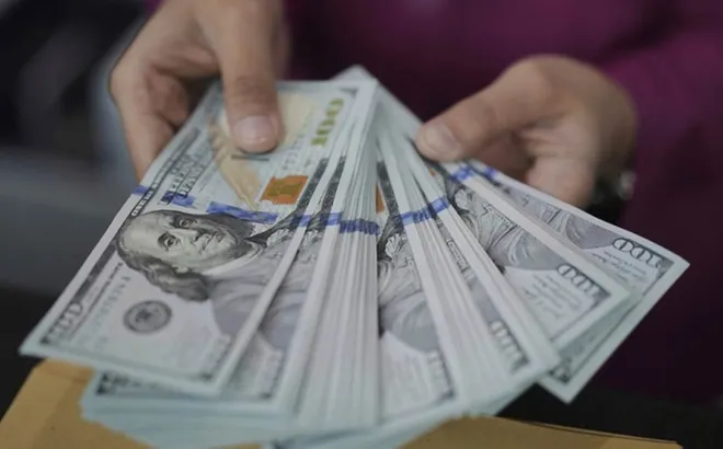 Giá USD ngân hàng hạ nhiệt, tỷ giá trung tâm giảm mạnh