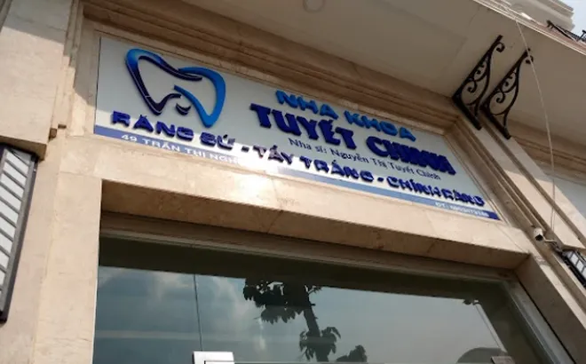 Đình chỉ cơ sở nha khoa có bác sĩ cầm gậy đánh khách ở TP.HCM