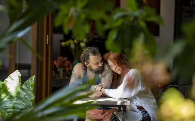 Nghệ nhân nấu bia Đức mê Sài Gòn rồi tự vẽ tranh