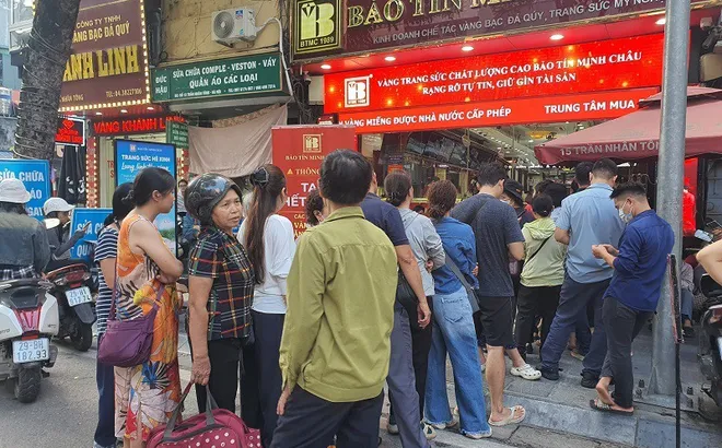 Giá vàng ngày 17/10 trên thị trường chợ đen “vọt lên” 180 triệu đồng/lượng, chuyên gia dự báo gì trong thời gian tới?