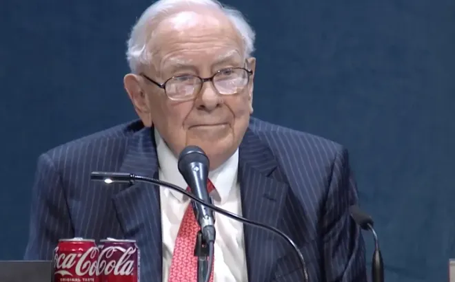 Huyền thoại đầu tư Buffett: Sắp lui về hậu trường nhưng vẫn gây sốc với khoản đầu tư trị giá 4,9 tỷ USD
