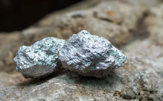 Khan hiếm nguồn cung, bạc tăng giá 'sốc' hơn cả vàng