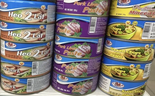 Siêu thị tại TP.HCM đồng loạt rút đồ hộp Hạ Long xuống khỏi kệ