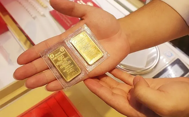Giá vàng thế giới vọt lên đỉnh sau một đêm đột ngột gãy đổ