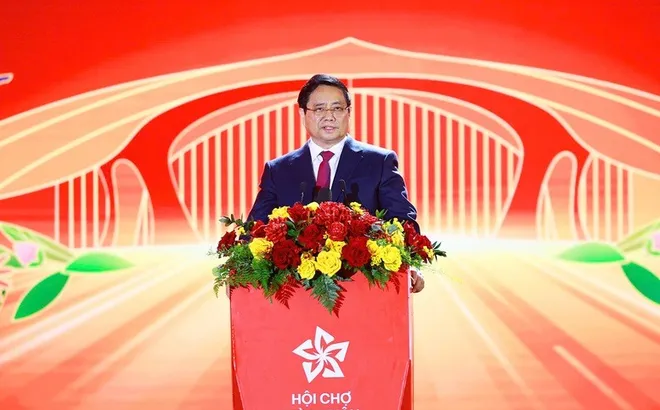 Thủ tướng: Chuyển đổi từ 'ưu tiên' sang 'tin yêu' và 'tự hào' khi dùng hàng Việt Nam