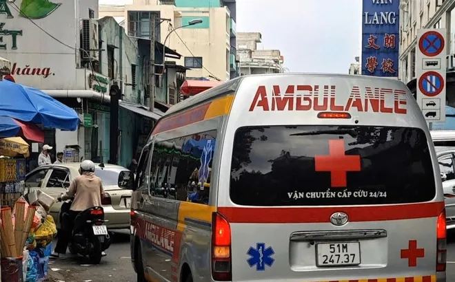 “Ma trận” xe cứu thương “dỏm” bủa vây Bệnh viện Chợ Rẫy