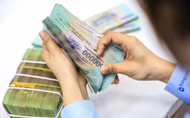 Tăng trưởng tín dụng vượt 10%, nhiều ngân hàng 'cạn room'