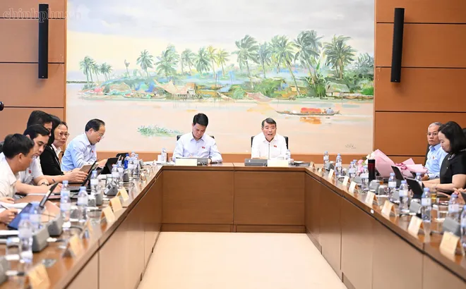 Thủ tướng: Nhà nước điều tiết để giá nhà ở xã hội không tăng vô lý; còn bất động sản cao cấp theo nhu cầu và yêu cầu