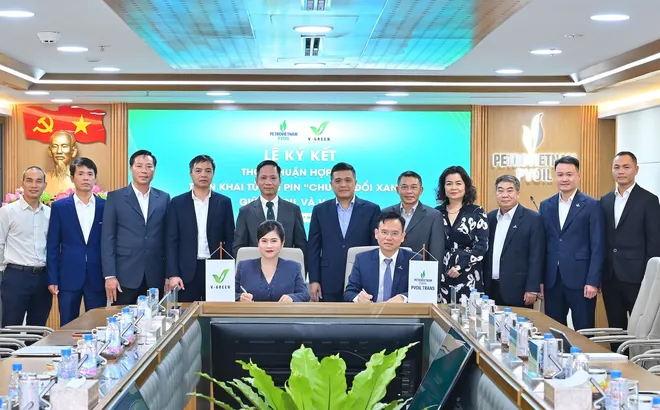 V-Green triển khai hơn 3.000 tủ đổi pin xe máy điện tại hệ thống của PVOIL